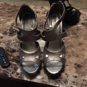 Women size 7 heels, Brand New!